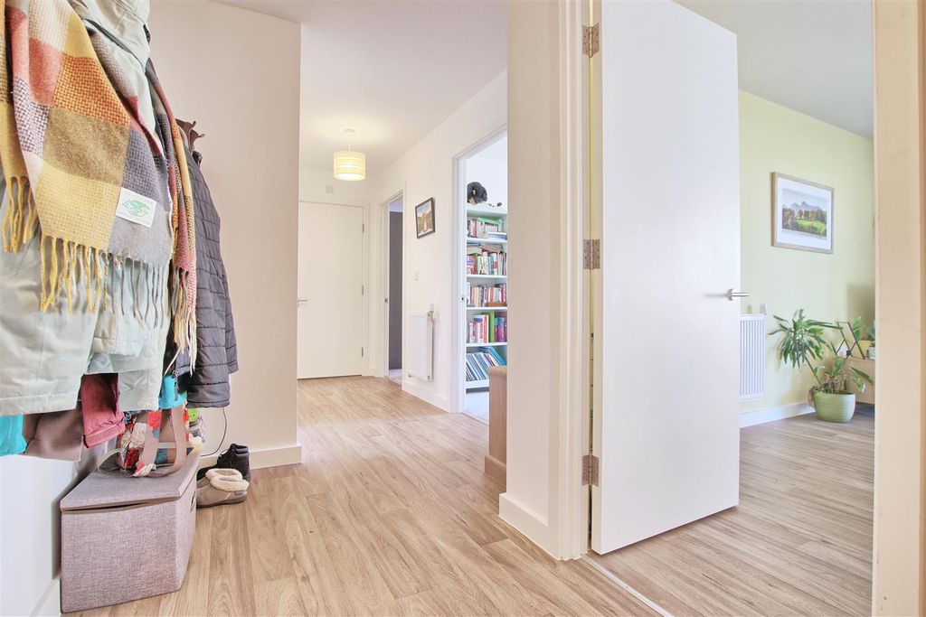 Additional image 6 of 2 bed flat for saleHering Road, Trumpington, Cambridge CB2