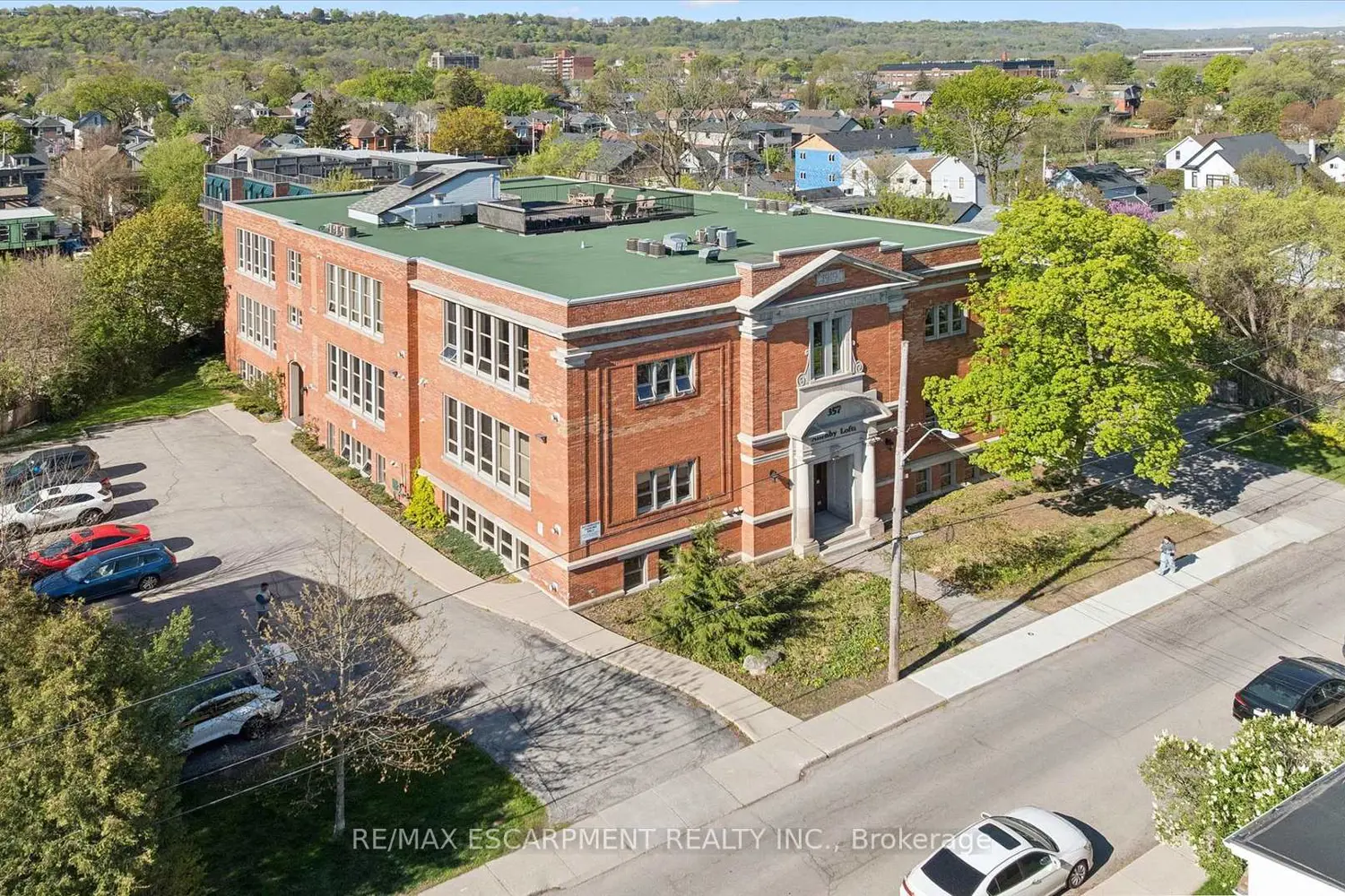 357 Hunter Street 36