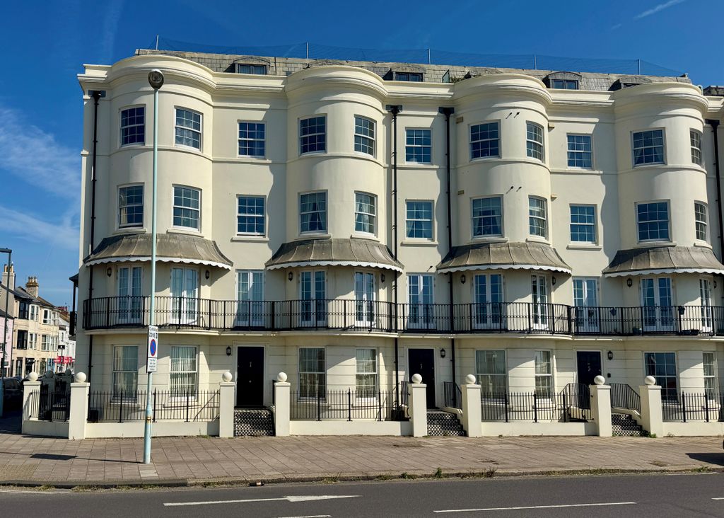 2 bed penthouse to rentNautilus, Worthing BN11
