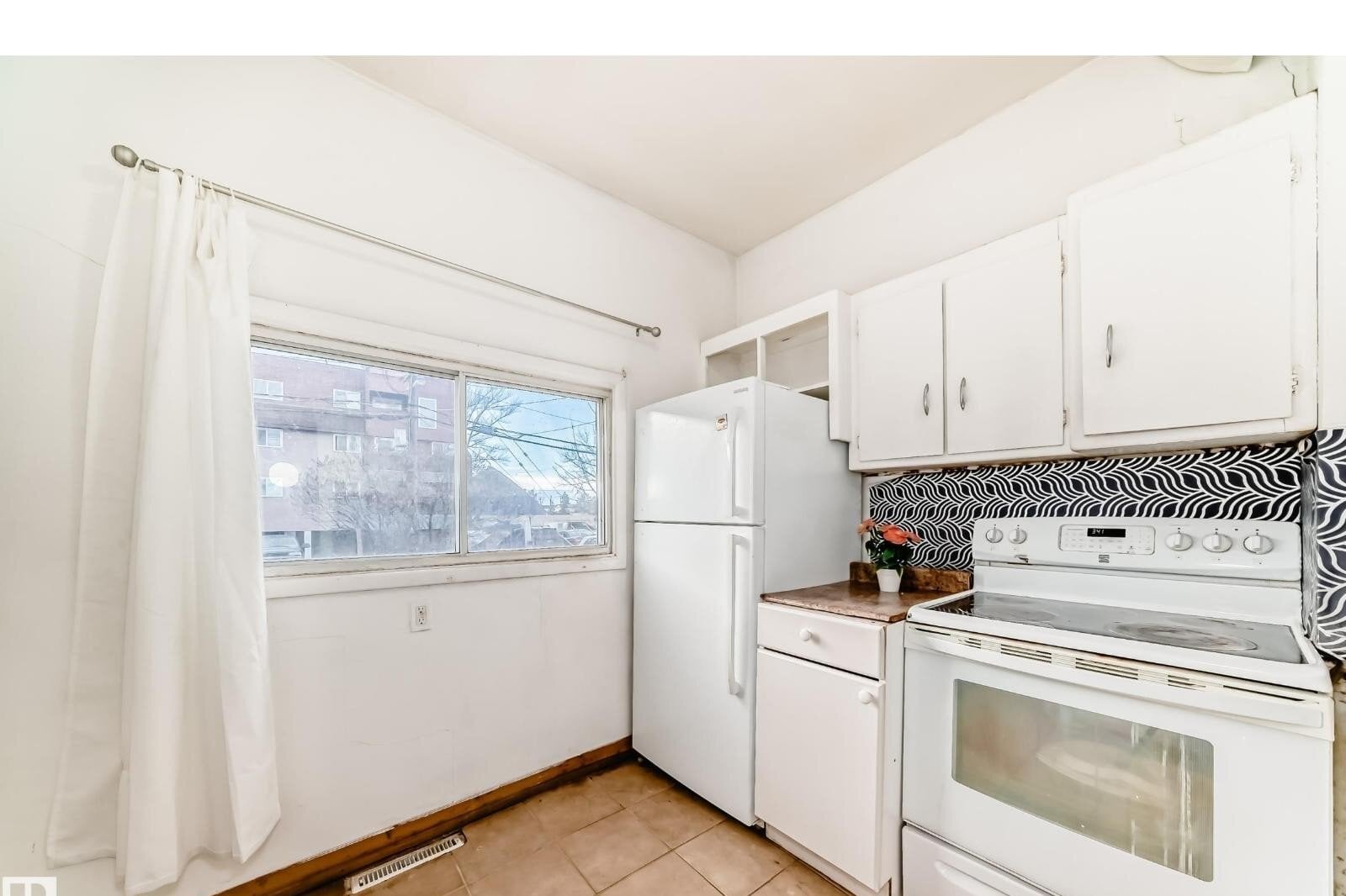 Additional image 8 of 10564 92 Street NW, Edmonton, AB, T5H1T9