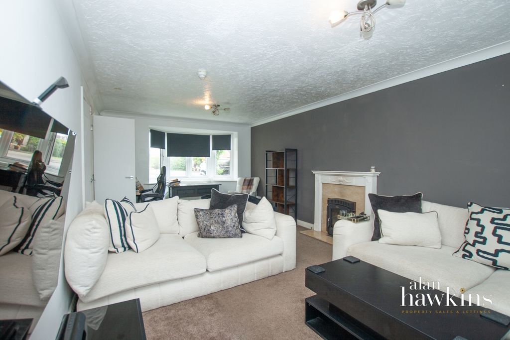 Additional image 5 of 4 bed detached house to rentOtter Way, Royal Wootton Bassett, Wiltshire SN4