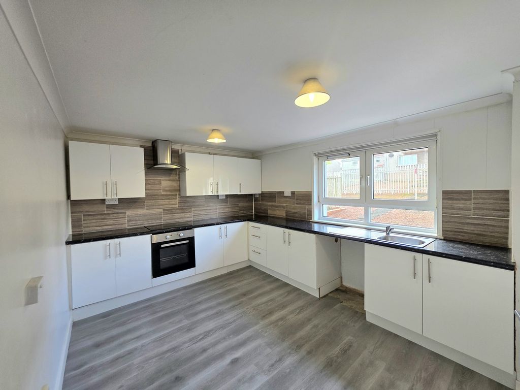 Additional image 2 of 3 bed flat to rentDrumclair Place, Airdrie ML6
