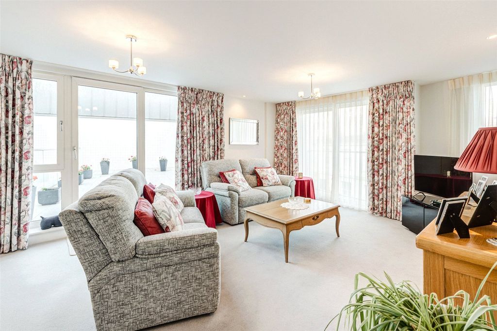 Additional image 4 of 2 bed flat to rentMarine Parade, Worthing, West Sussex BN11