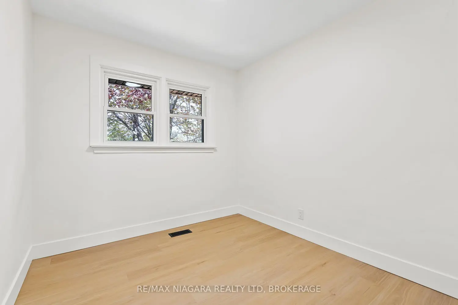 Additional image 8 of 3555 Gainsborough Avenue