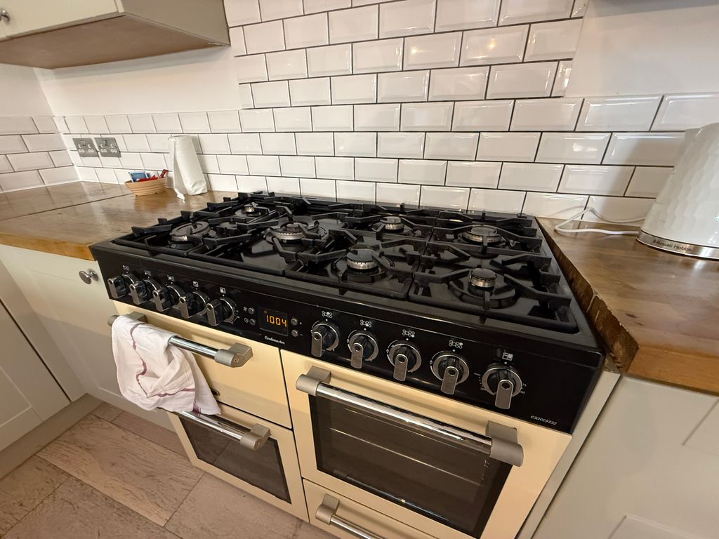 Additional image 22 of 2 bed flat for saleUxbridge Road, Shepherds Bush, London W12
