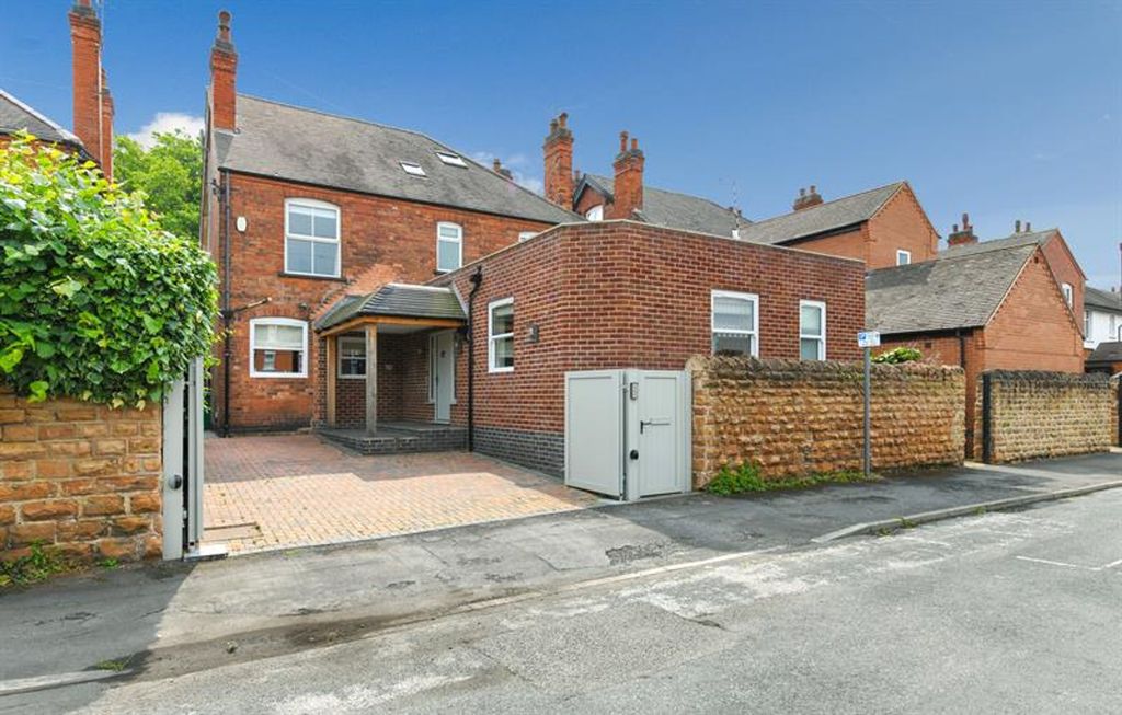 Additional image 42 of 5 bed detached house to rentVictoria Embankment, Nottingham NG2