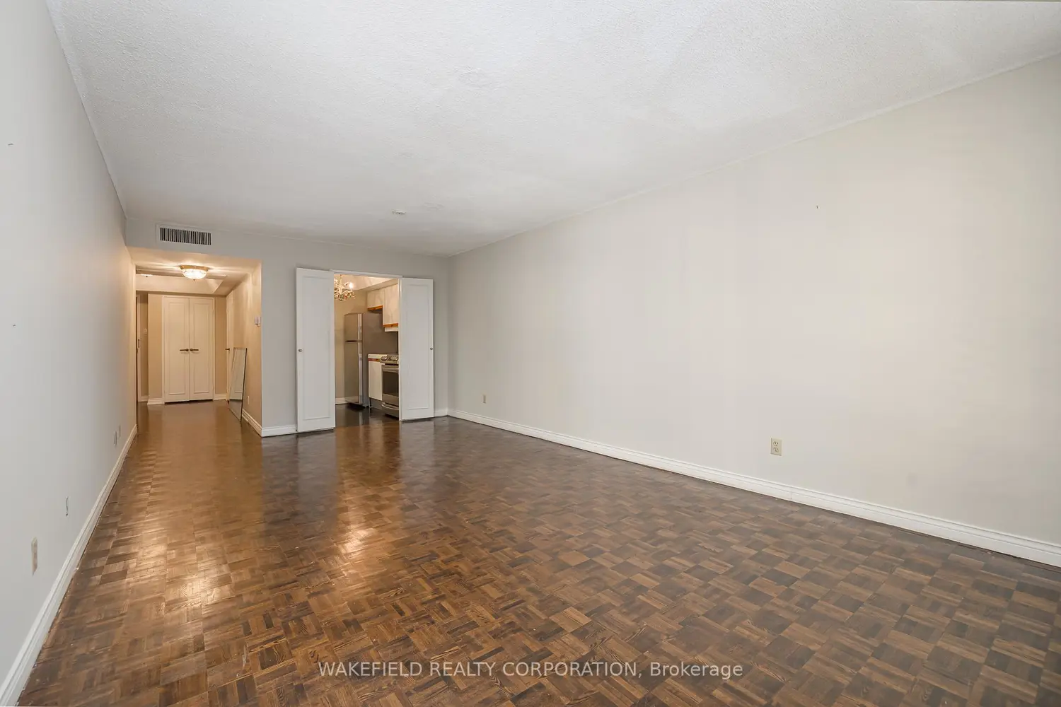 61 St Clair Avenue 505 photo 2