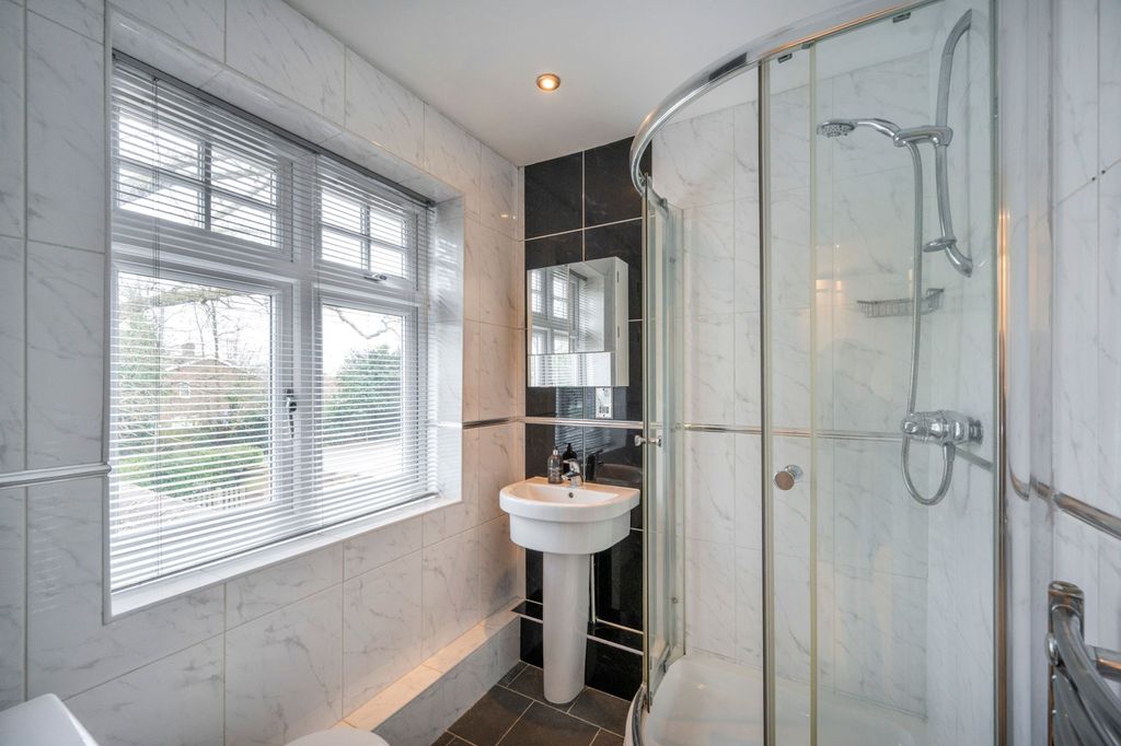 Additional image 16 of 5 bed detached house for saleFinchampstead Road, Wokingham RG41