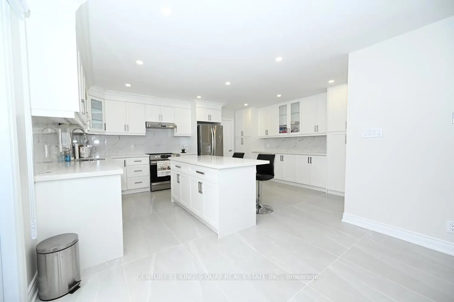 88 Bayshore Drive photo 2