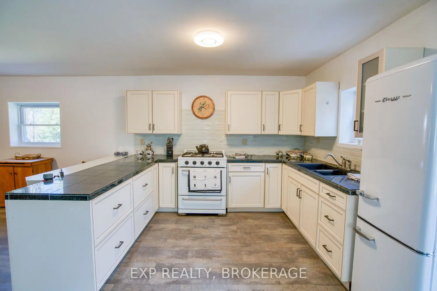 Additional image 3 of 371 Sherbrooke Drive