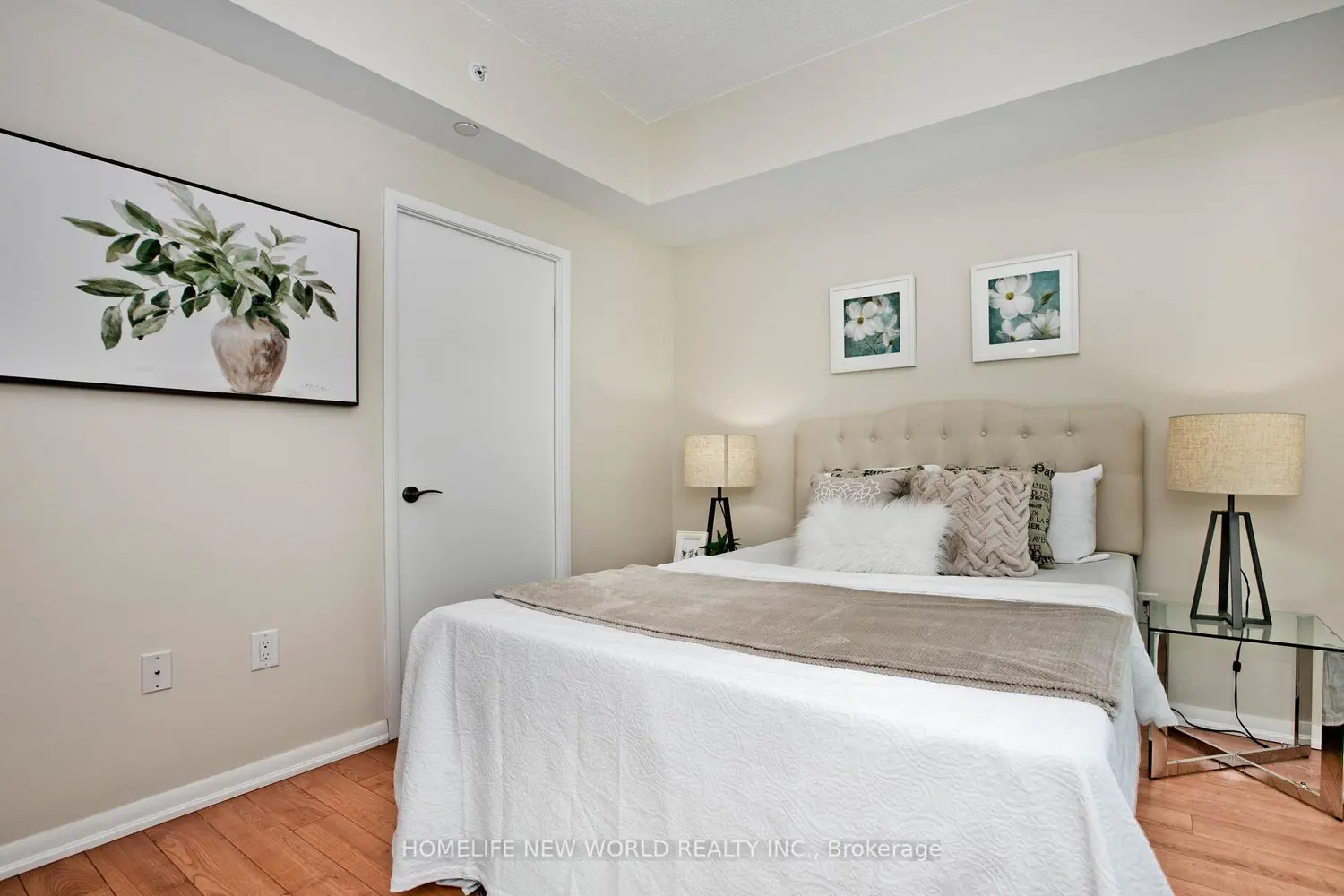Additional image 9 of 830 Lawrence Avenue 836