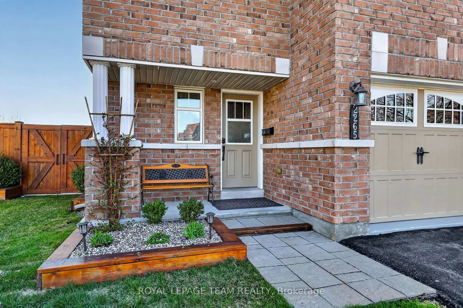 2265 Marble Crescent photo 2