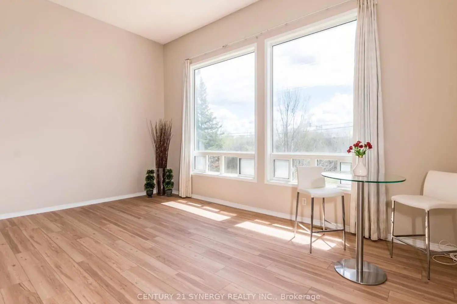 Additional image 4 of 2669 Southvale Crescent 34