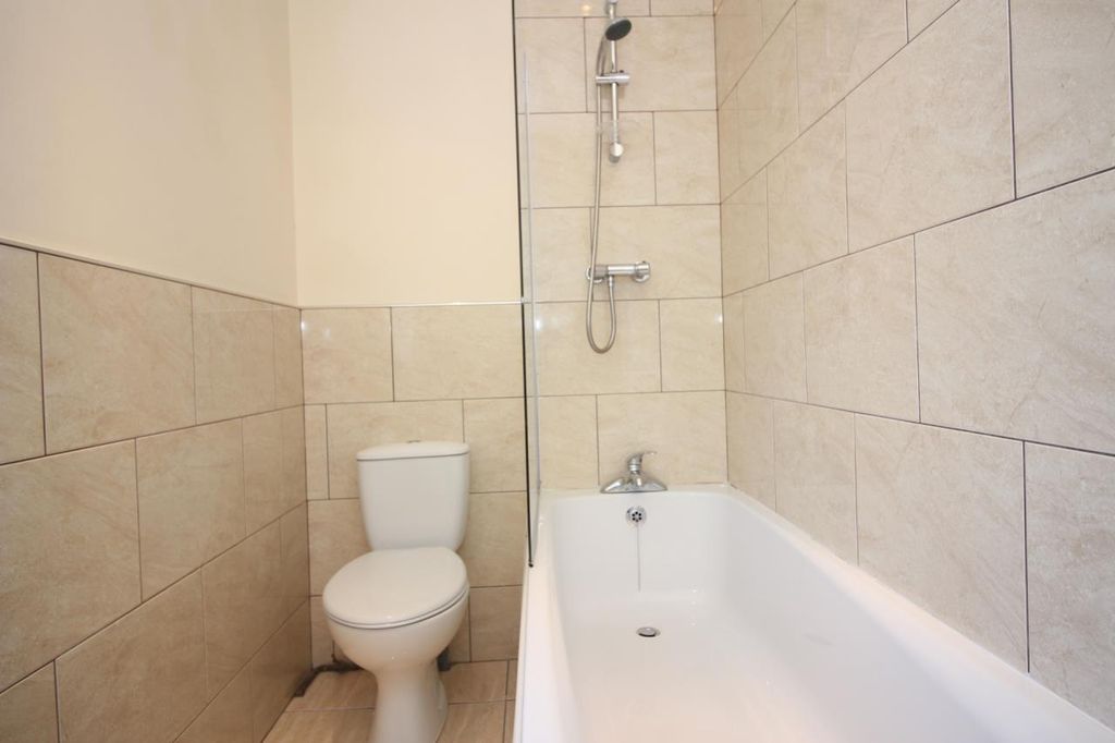 Additional image 11 of 6 bed maisonette to rentHolmwood Grove, Jesmond, Newcastle Upon Tyne NE2