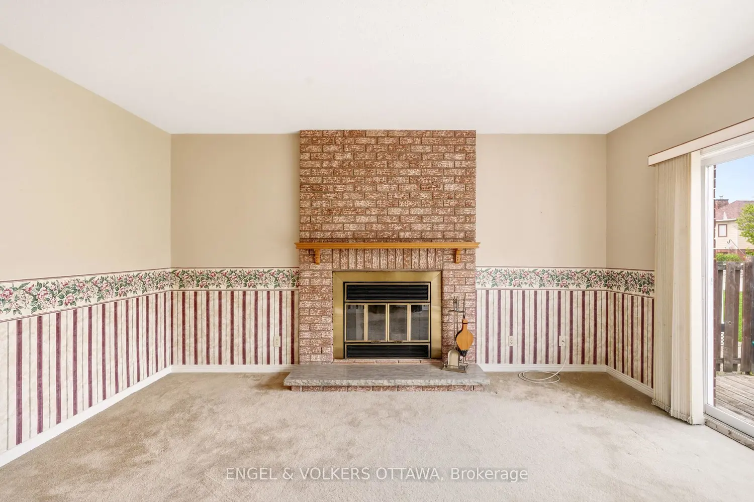 90 Topley Crescent photo 4