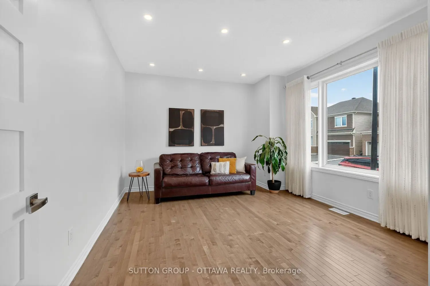 1011 Carden Lane photo 4