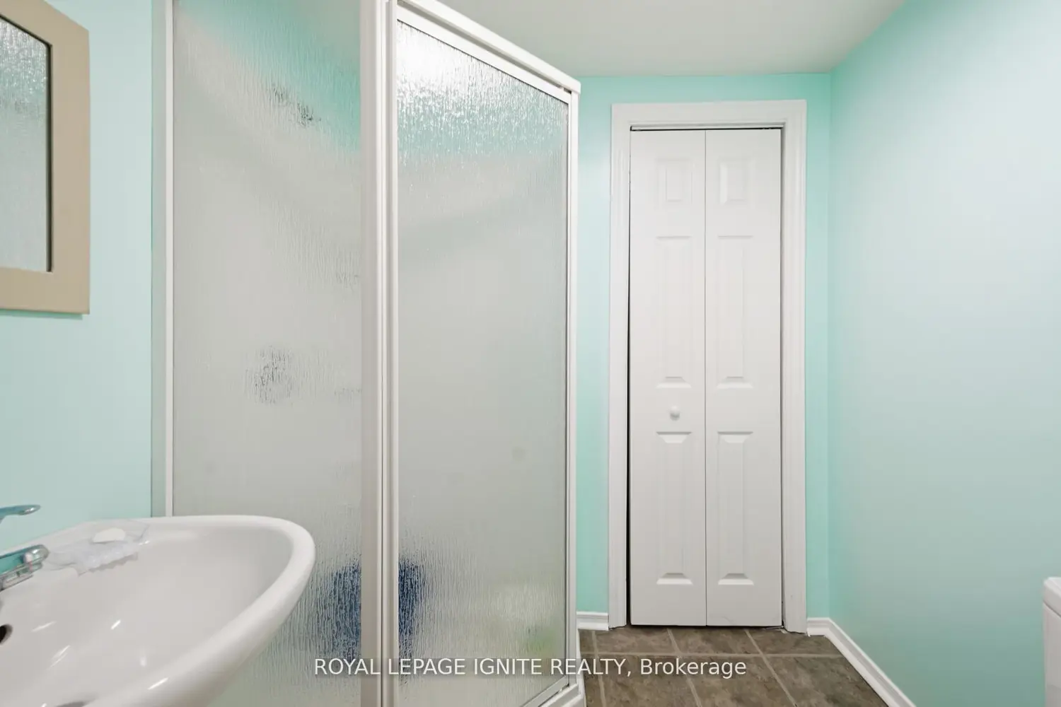 Additional image 18 of 19 Foxchase Avenue 37