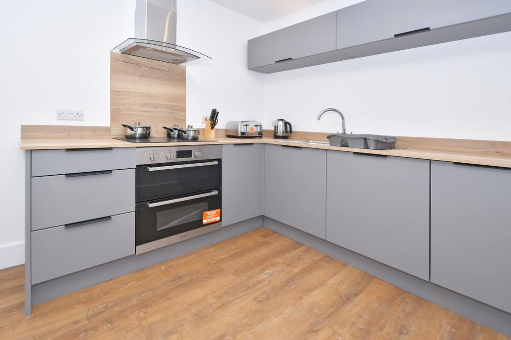 Additional image 4 of 2 bed flat to rentQueens Gardens, Newcastle-Under-Lyme ST5