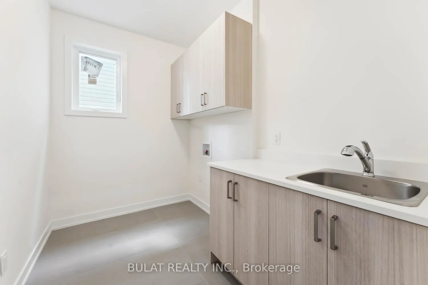 1361 Kitchener Avenue photo 2