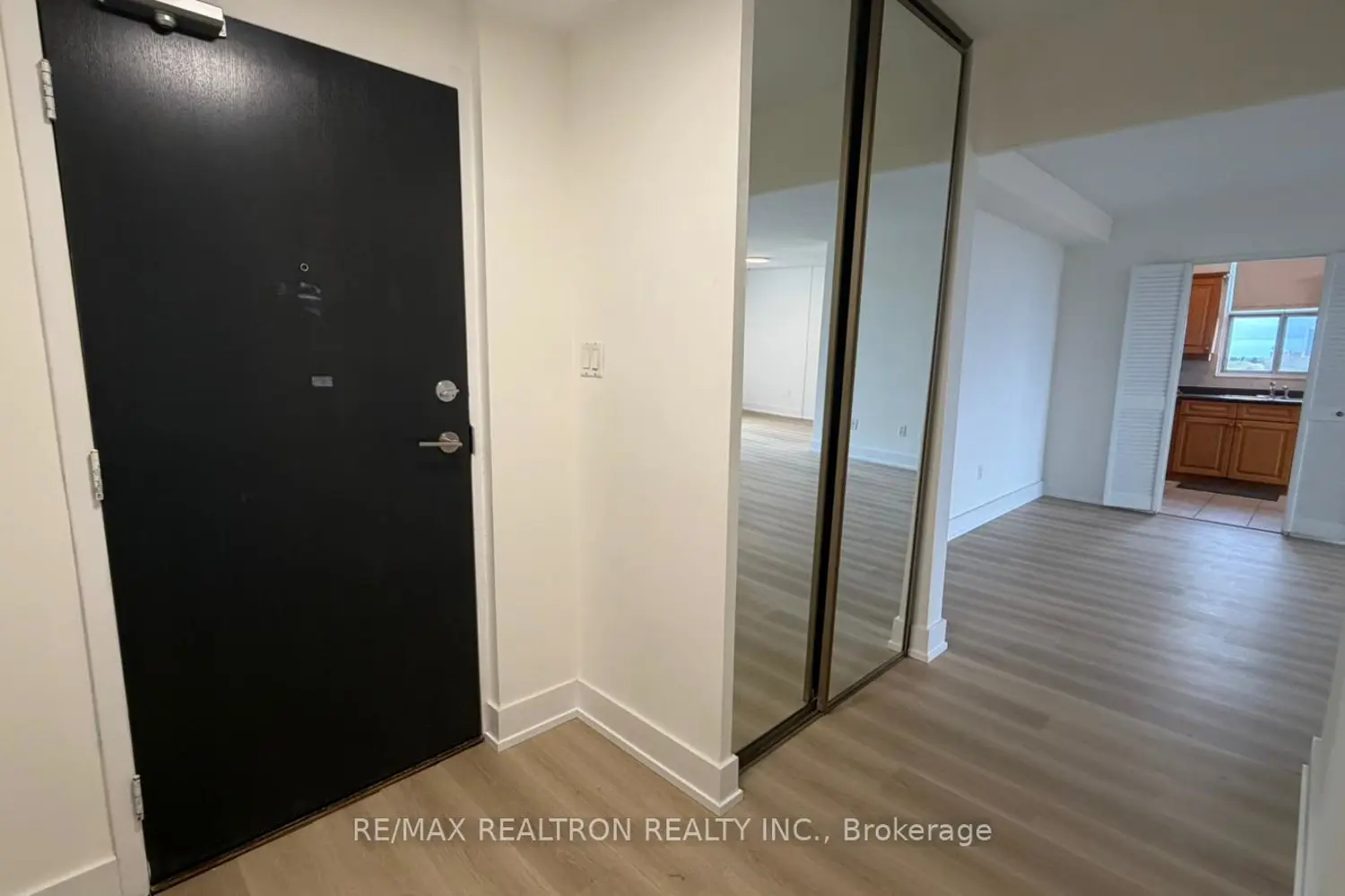 15 Vicora Linkway 903 photo 4