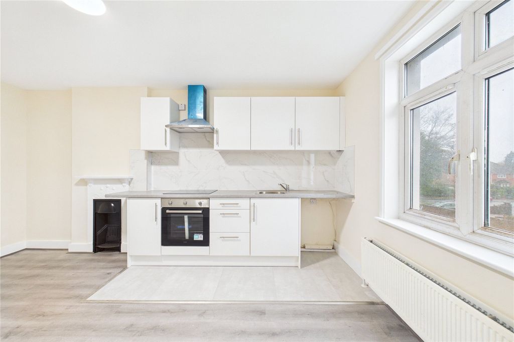 Additional image 2 of 2 bed flat to rentAndover Road, Newbury, Berkshire RG14