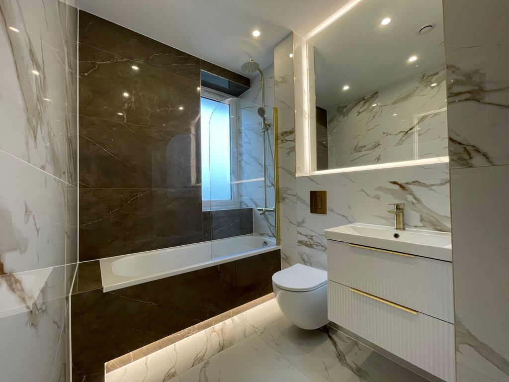 Additional image 2 of 2 bed flat to rentCarlton Crescent, Southampton SO15