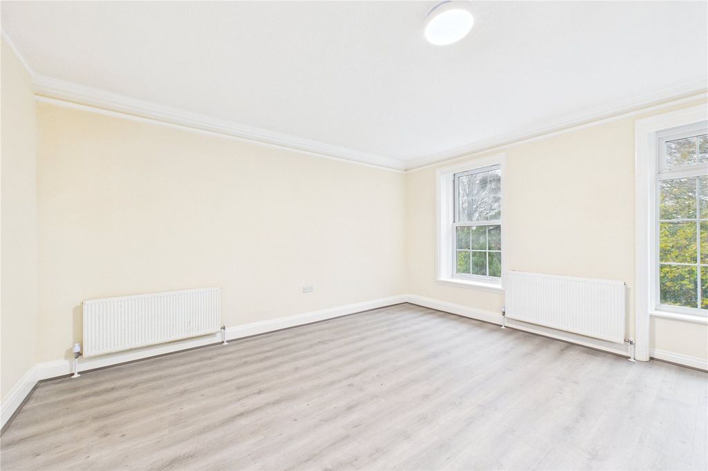 Additional image 3 of 2 bed flat to rentFlat 10, Newbury House, 237 Andover Road, Newbury, Berkshire RG14