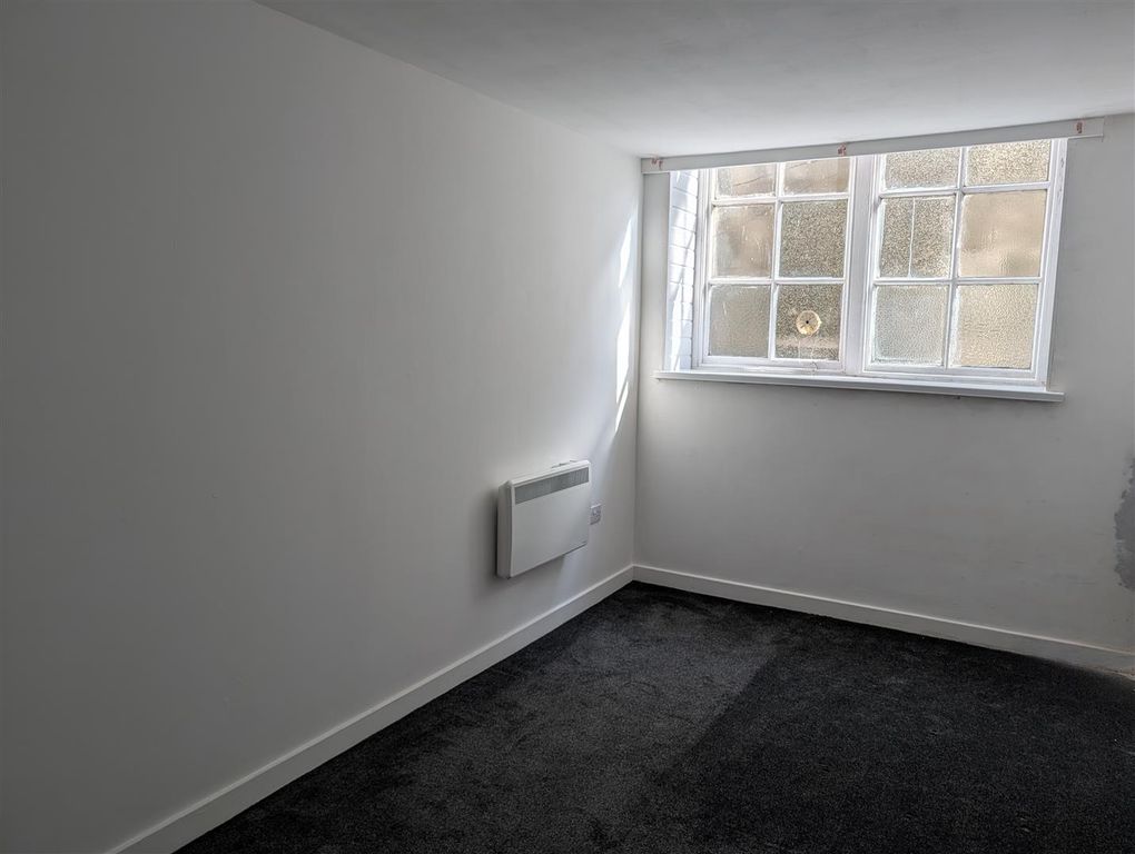 Additional image 3 of 1 bed flat to rentMeyrick Street, Pembroke Dock SA72