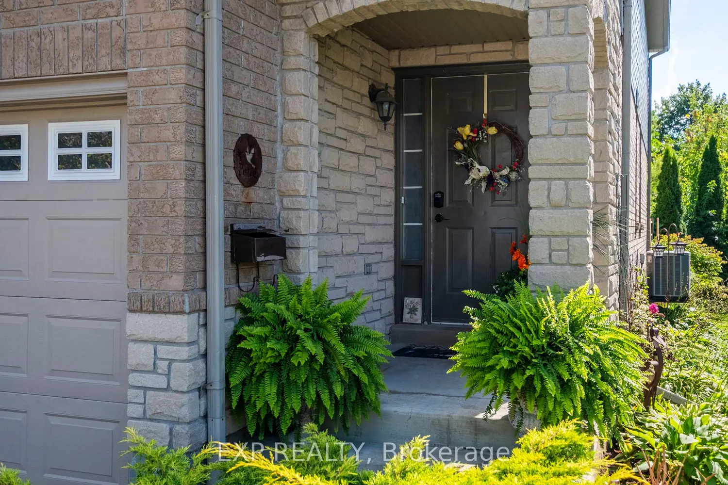 130 Robert Street 22 photo 3