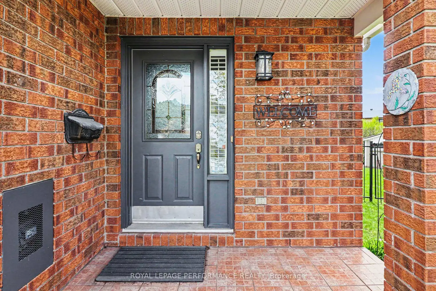1702 Jobin Crescent photo 2