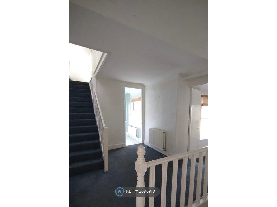 3 bed flat to rentFore St, Castle Cary BA7 photo 5