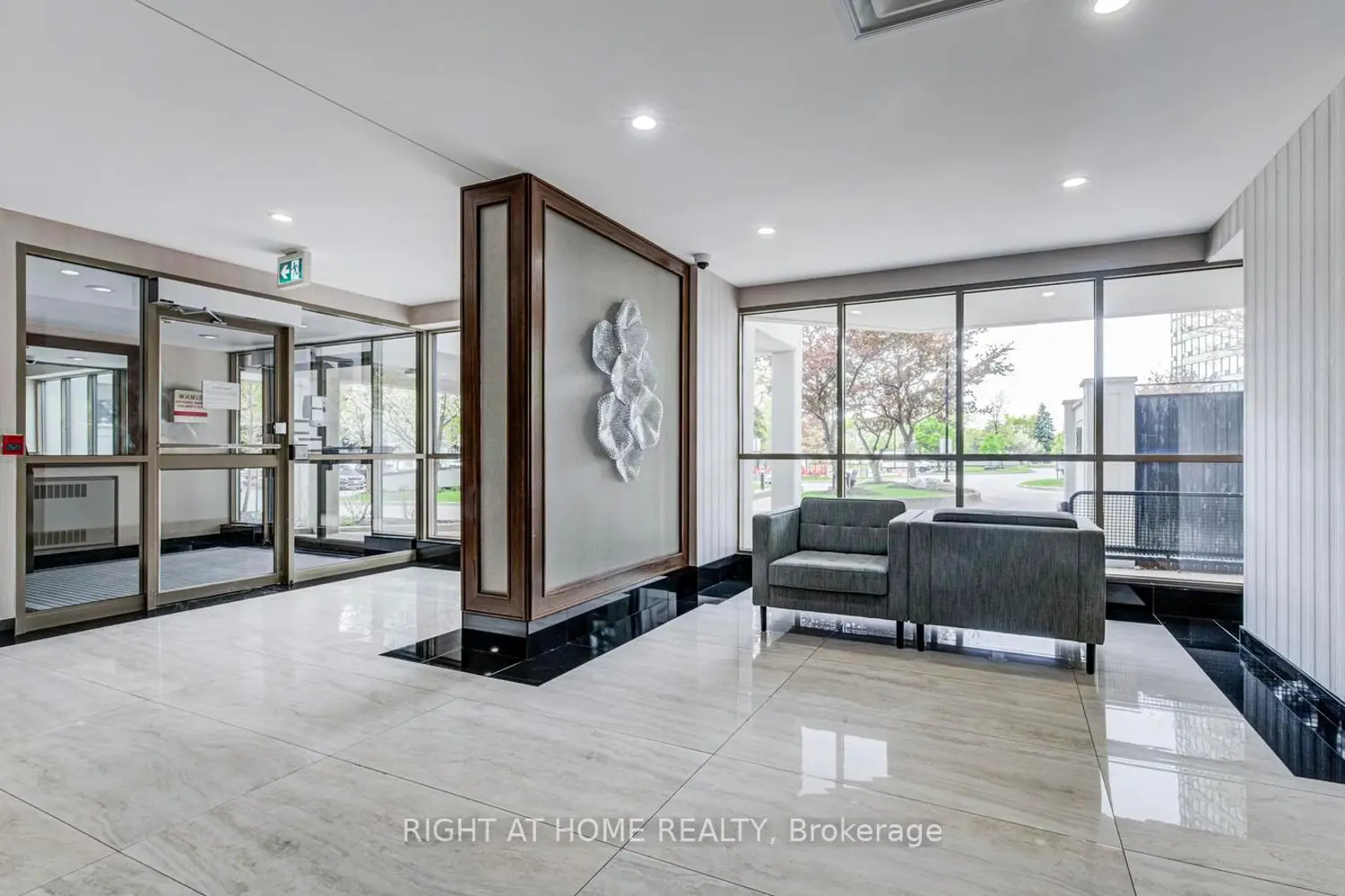 330 Rathburn Road 306