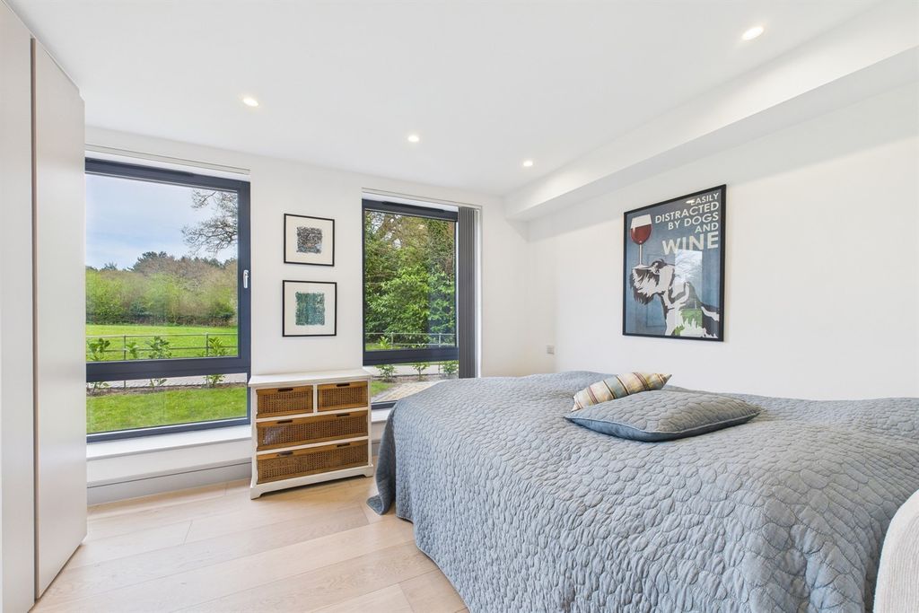 Additional image 8 of 2 bed flat to rentThe Pavilion, Graylands Estate, Langhurstwood Road, Horsham, West Sussex RH12