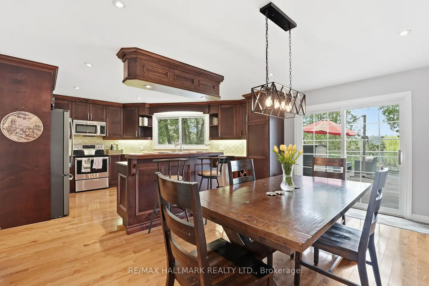 104 Riverbank Drive photo 2
