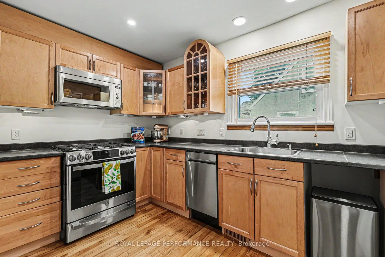 5 Marshall Avenue photo 5