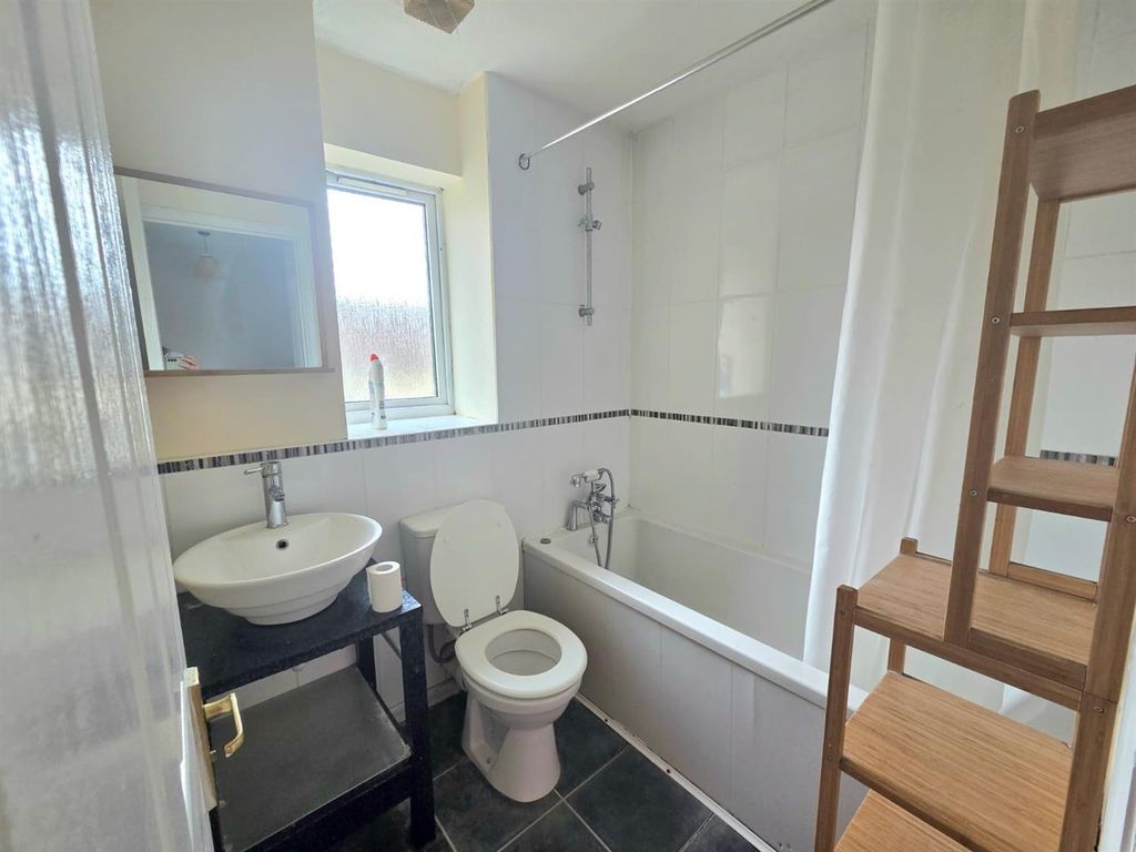 Additional image 4 of 3 bed end terrace house to rentCwrt Nant Y Felin, Caerphilly CF83