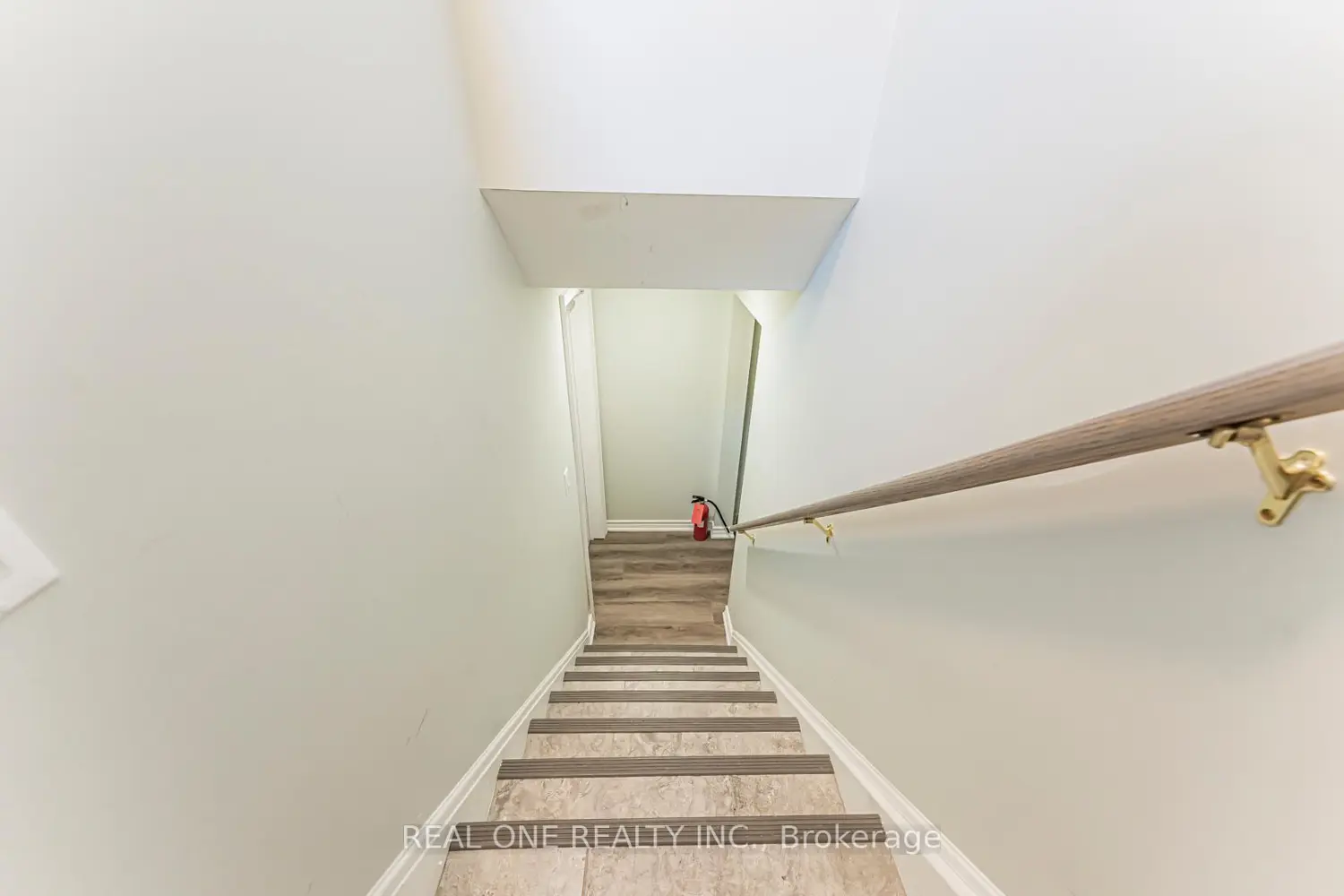 27 Elise Terrace photo 4