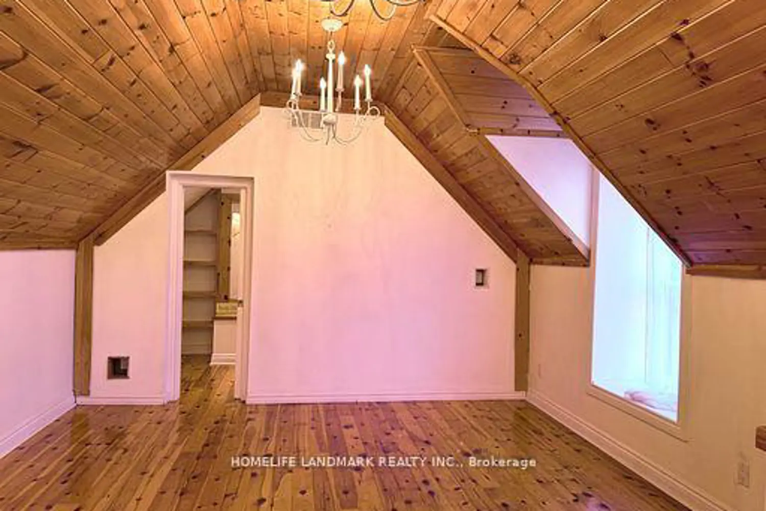 Additional image 8 of 2319 Wildwood Crescent