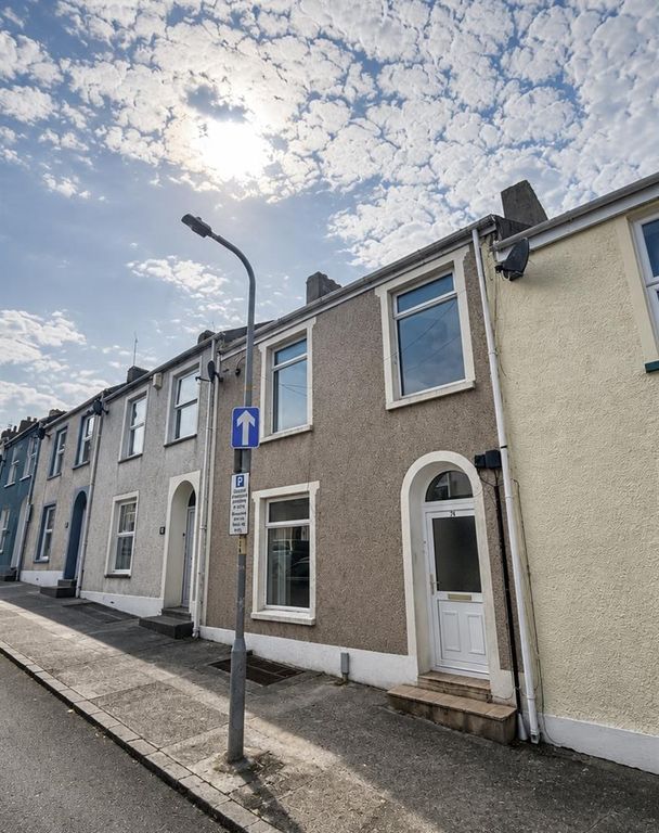 3 bed property to rentLaws Street, Pembroke Dock SA72