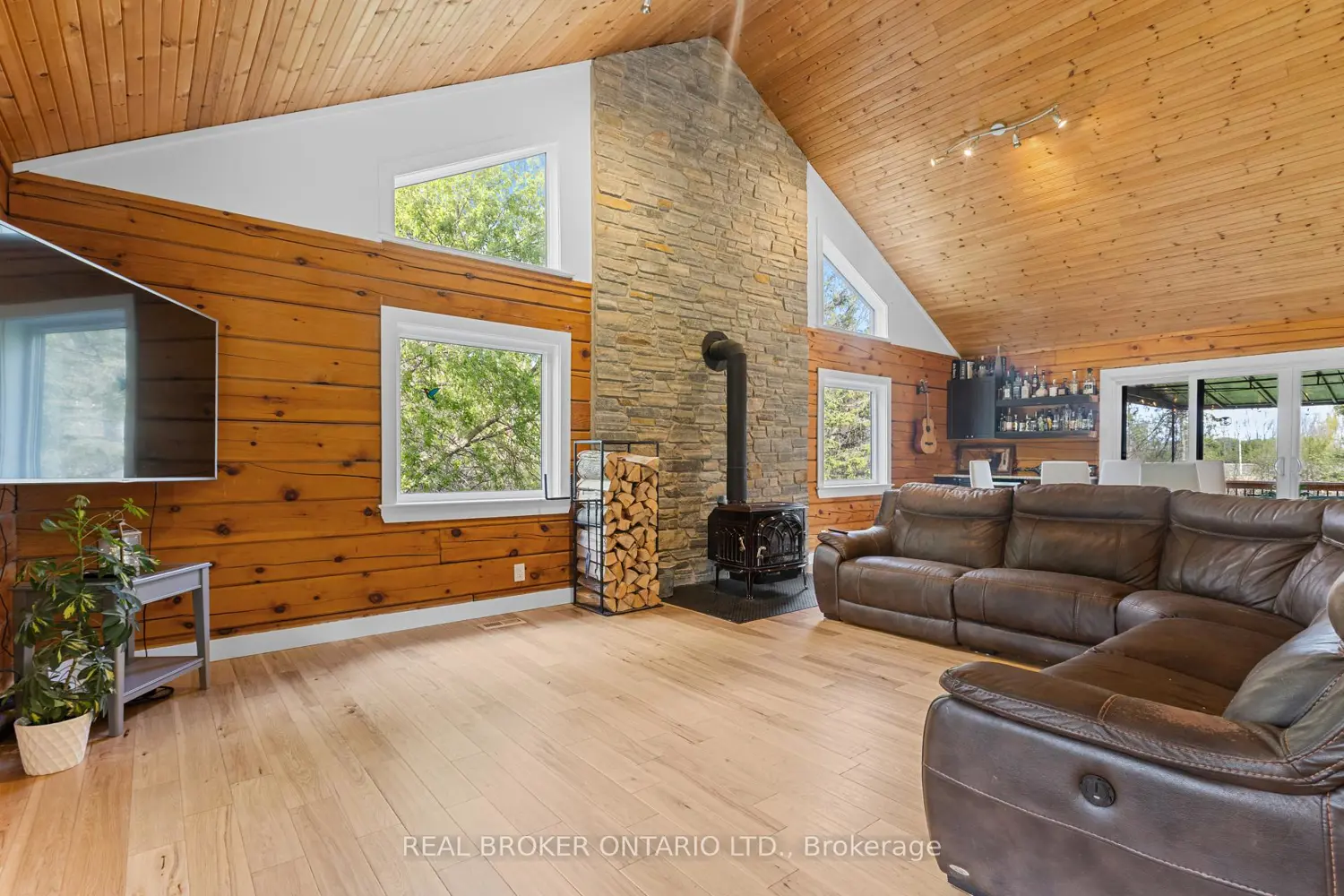 2354 Pollock Road photo 2