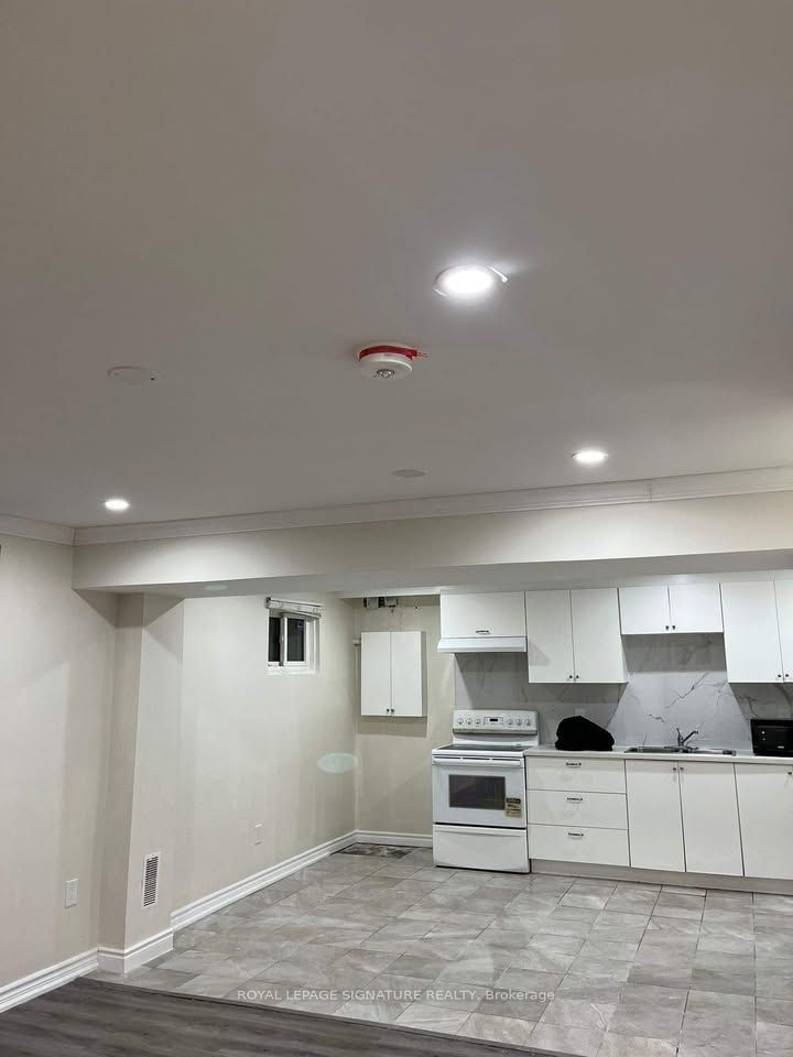 Additional image 2 of Lower-1063 Blairholm Avenue, Mississauga, ON, L5C 3C9