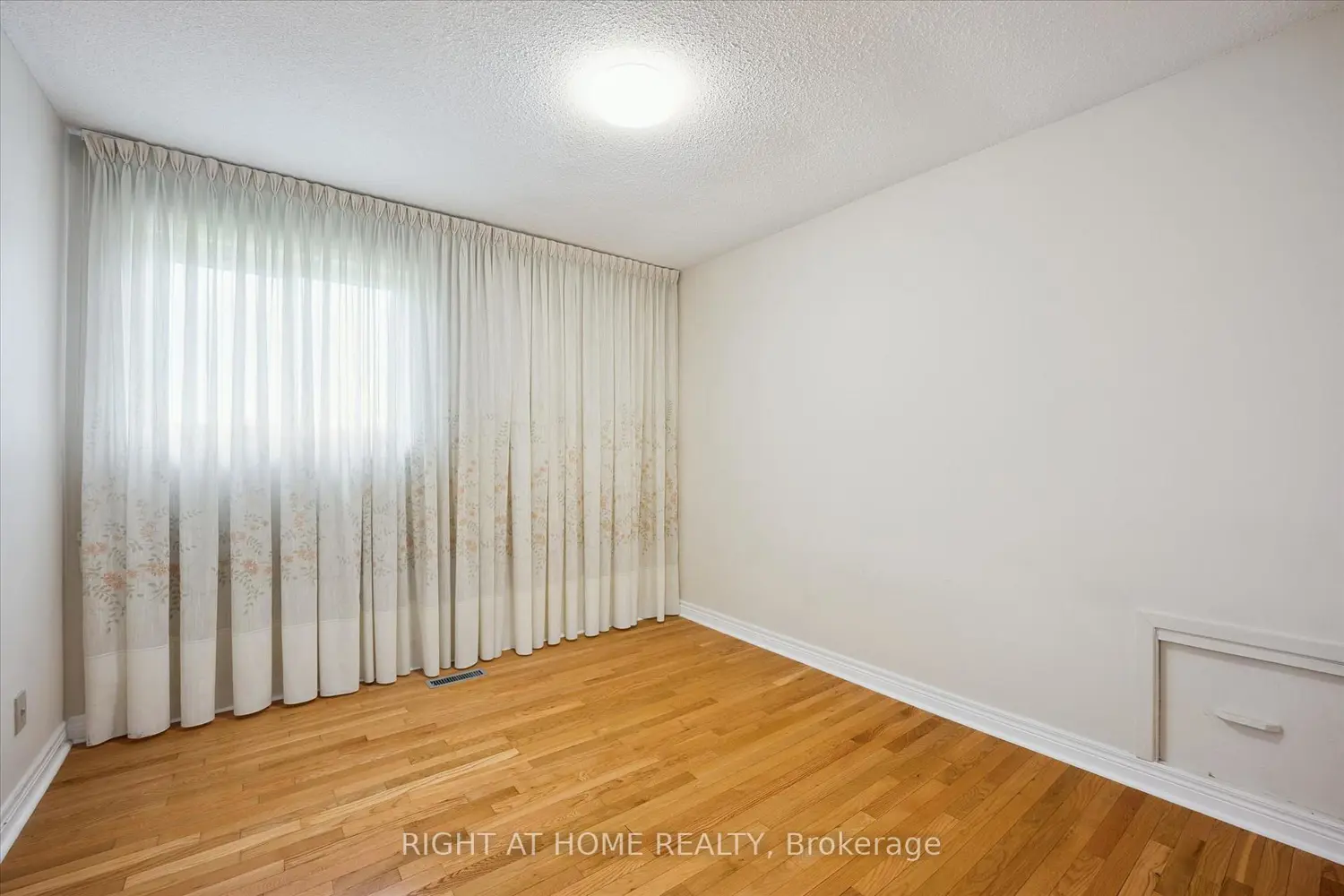 Additional image 18 of 37 Moffatt Avenue