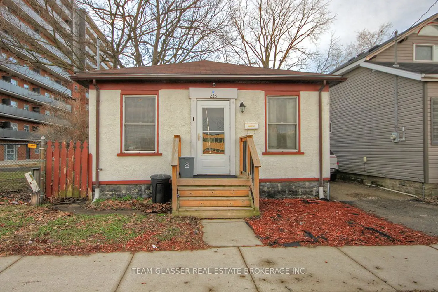 Additional image 3 of 225 Simcoe Street