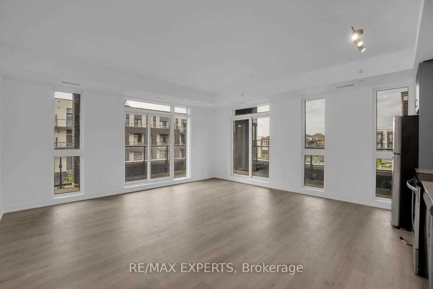 Additional image 8 of 1709 Bur Oak Avenue 309