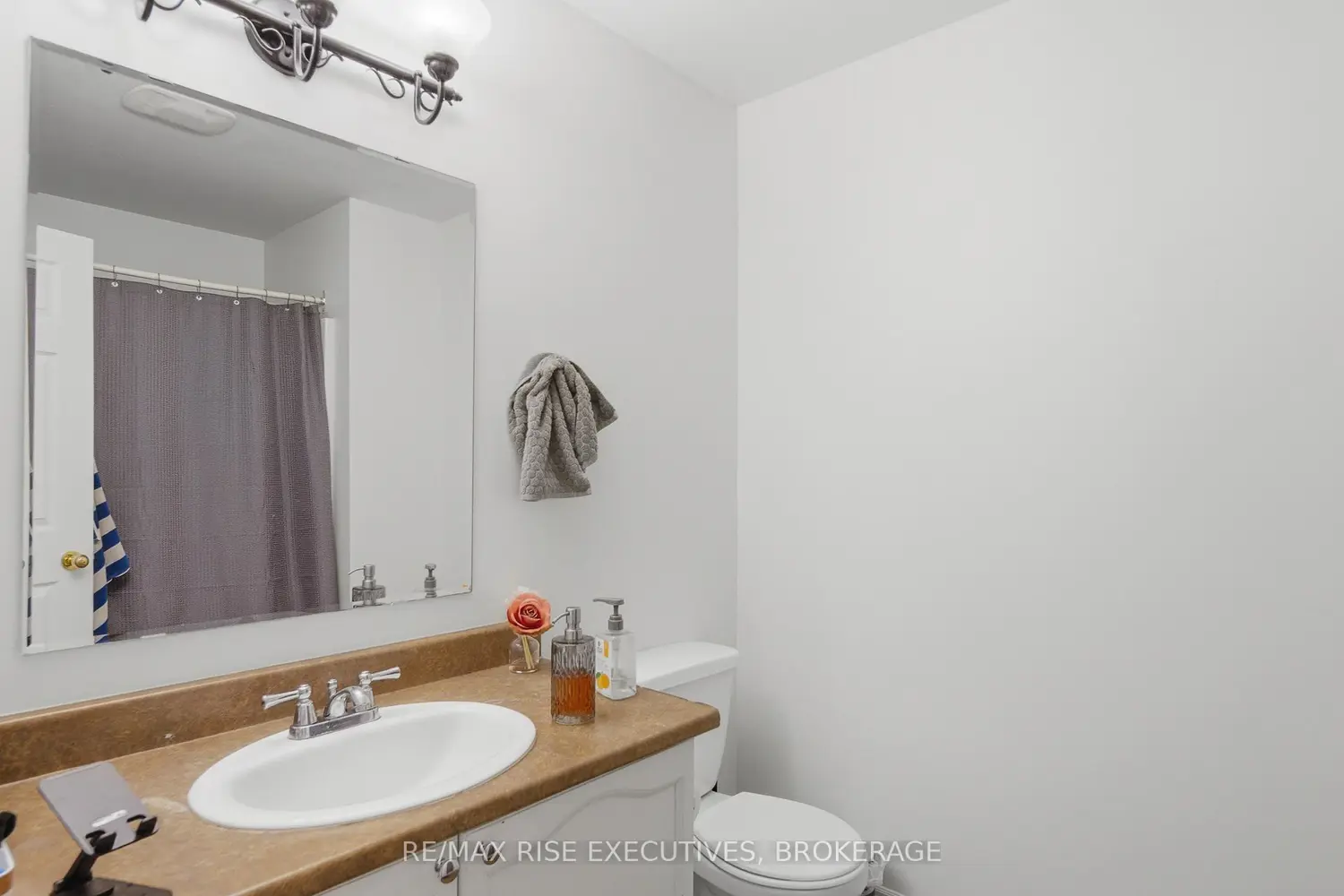 Additional image 8 of 984 Waterbury Crescent