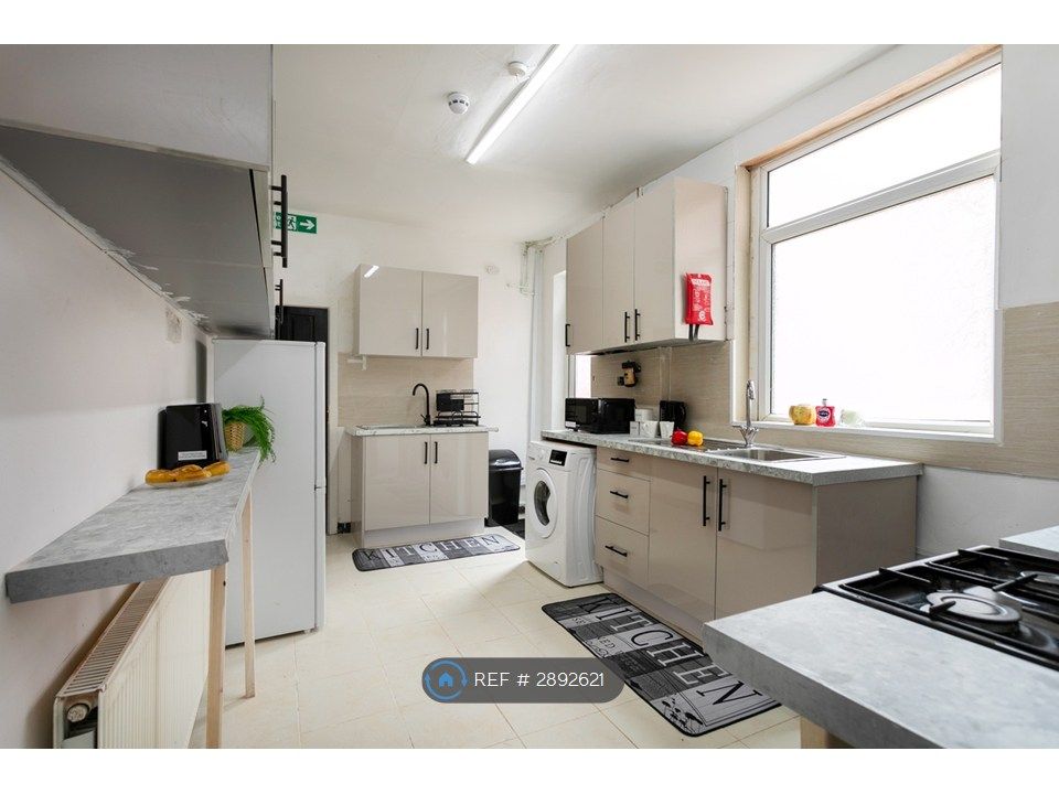 Additional image 7 of 6 bed terraced house to rentSaint Peters Road, Leicester LE2