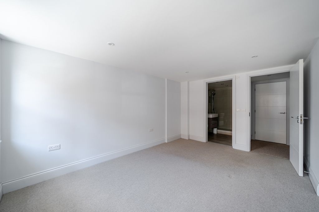 Additional image 9 of 2 bed flat to rentSheet Street, Windsor SL4