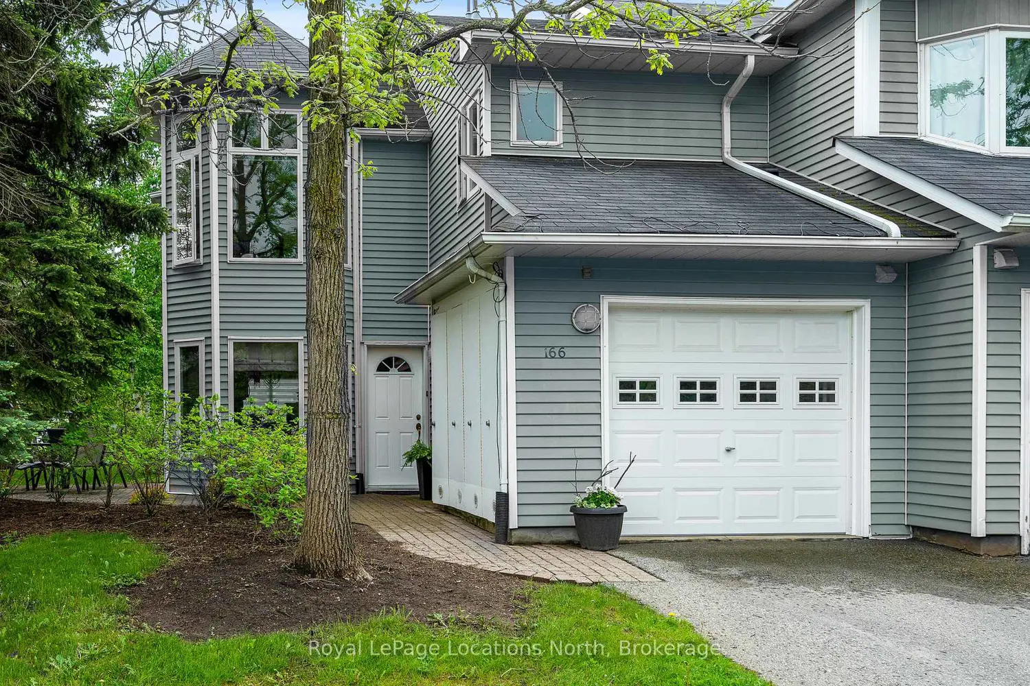 166 Fairway Crescent