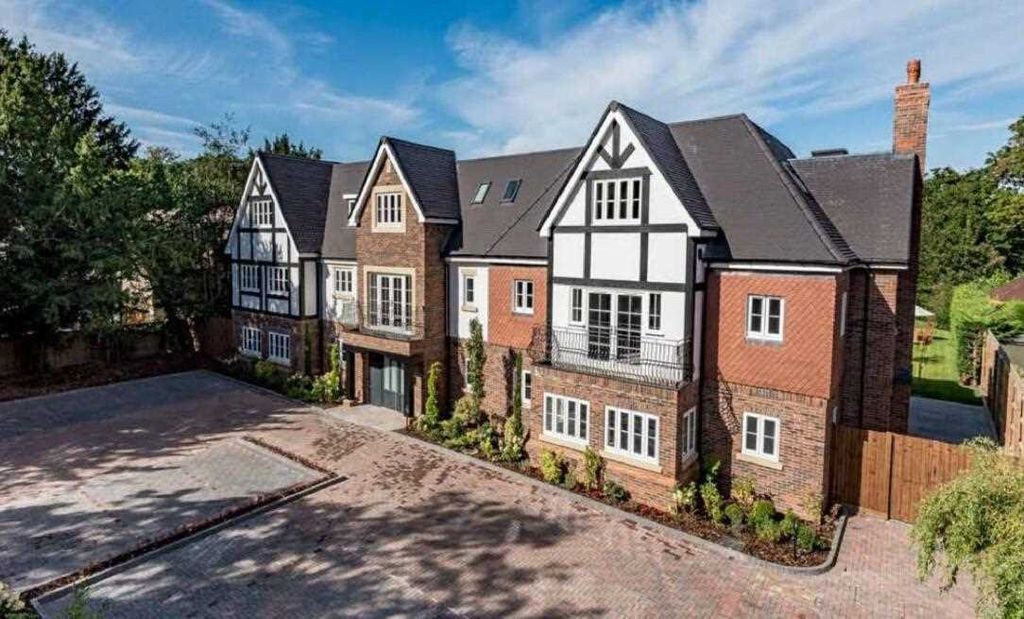 2 bed flat to rentFriary Court, 189 St Bernards Road, Solihull B92