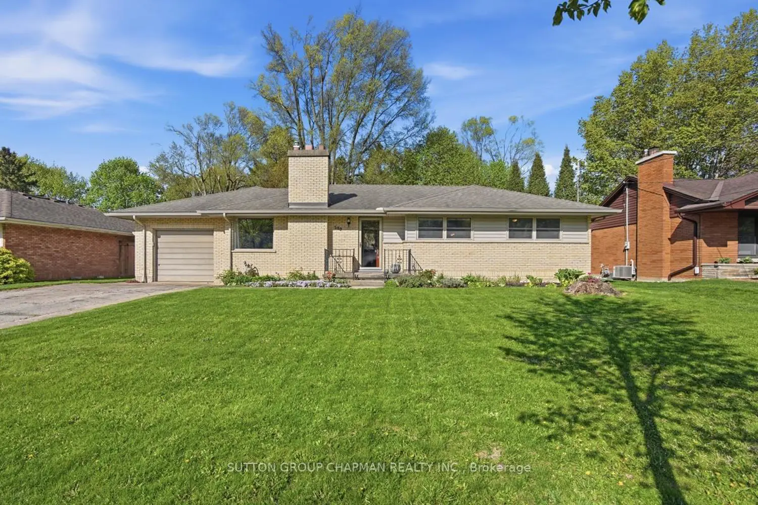 590 Oakridge Drive
